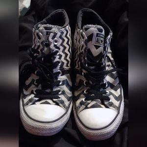 Black and white high top Converse size 10 in women